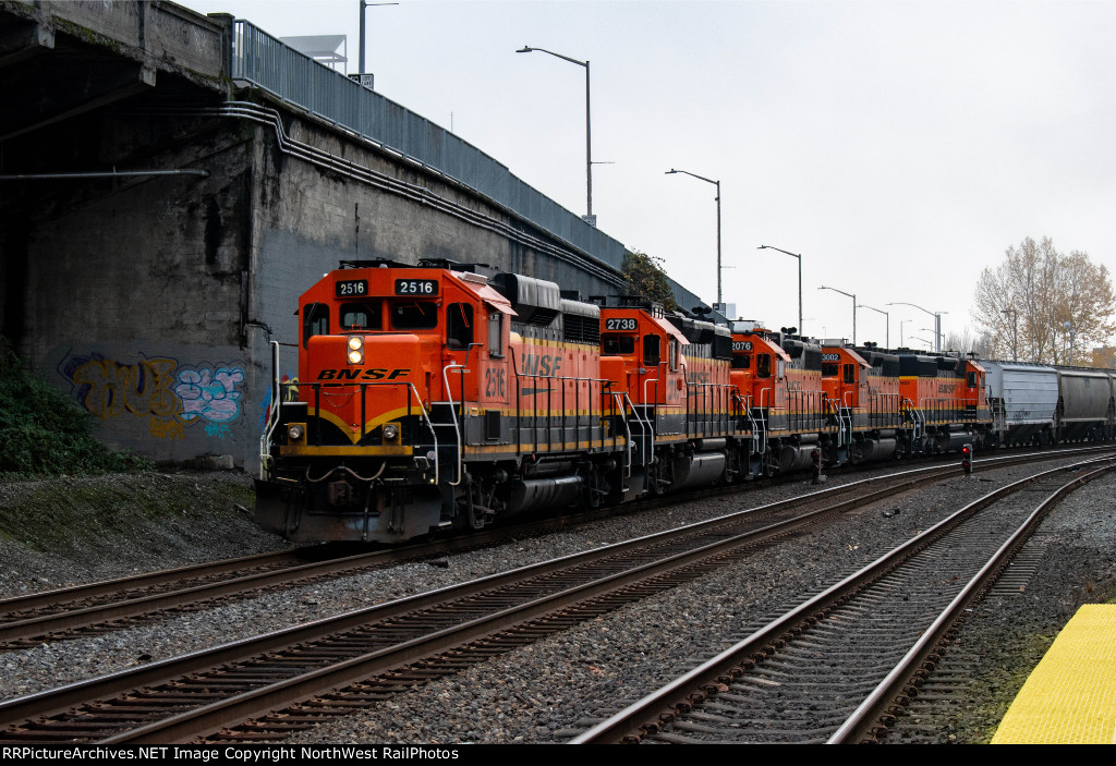 BNSF 2516